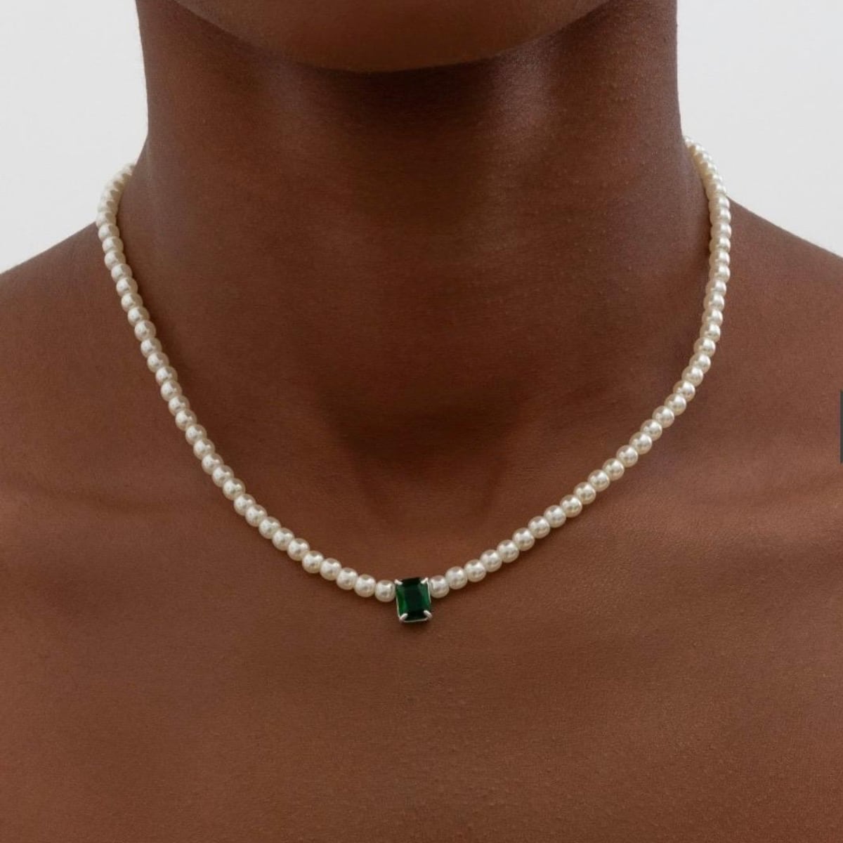 Gargantilha de Pérolas com Esmeralda